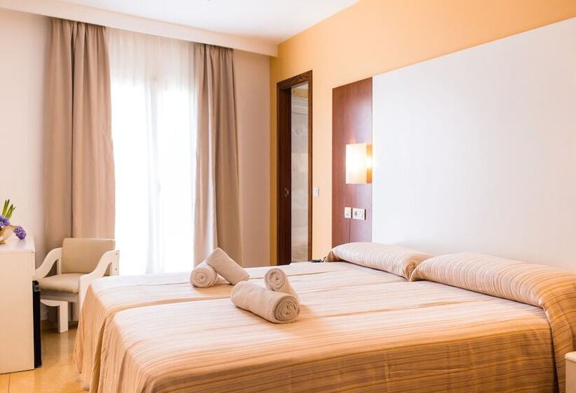 Номер Стандарт Трехместный, Sagitario Hostal Ciutadella