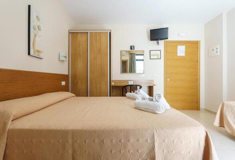 غرفة كومفورت ثلاثية, Hostal Costabella Powered By Faro Homes
