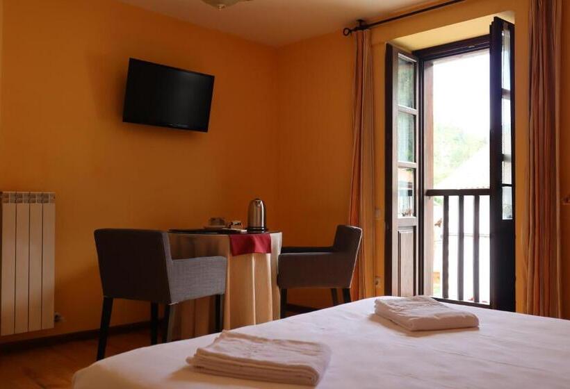 Номер Deluxe, Hostal Almadiero