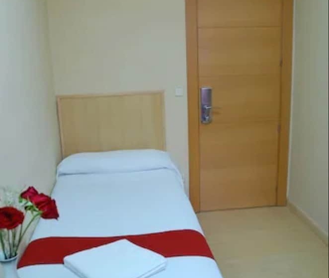 اتاق استاندارد یک تخته با سرویس بهداشتی مشترک, Hostal Falfes
