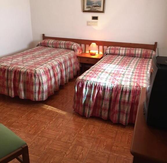 Номер Стандарт Трехместный, Hostal Los Chopos