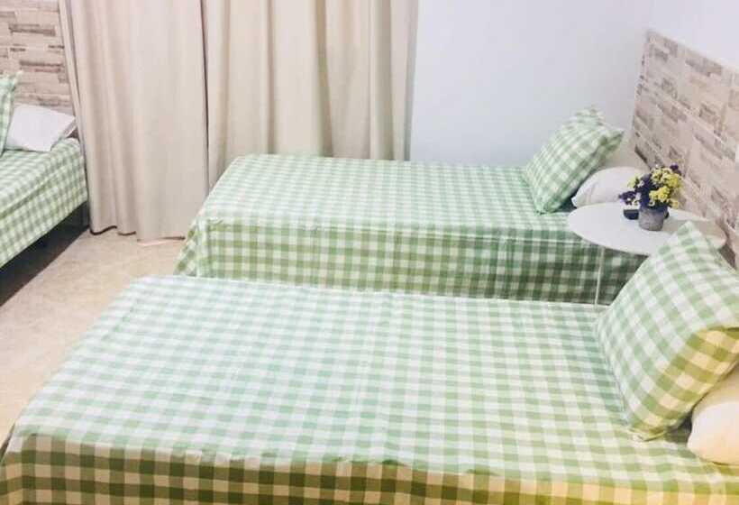 스탠다드 트리플 룸, Hostal Residencia Cardona