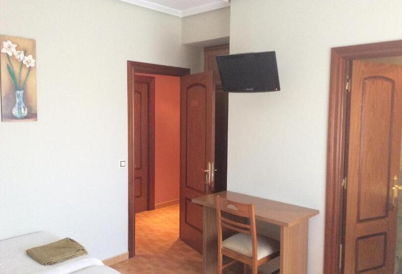 스탠다드 트리플 룸 테라스, Hostal Juli