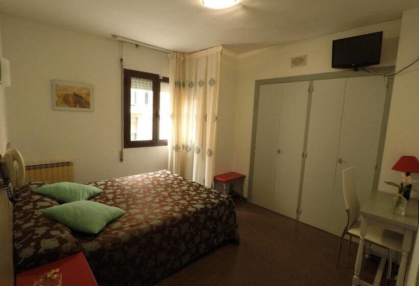 Номер Стандарт, Hostal Palafox