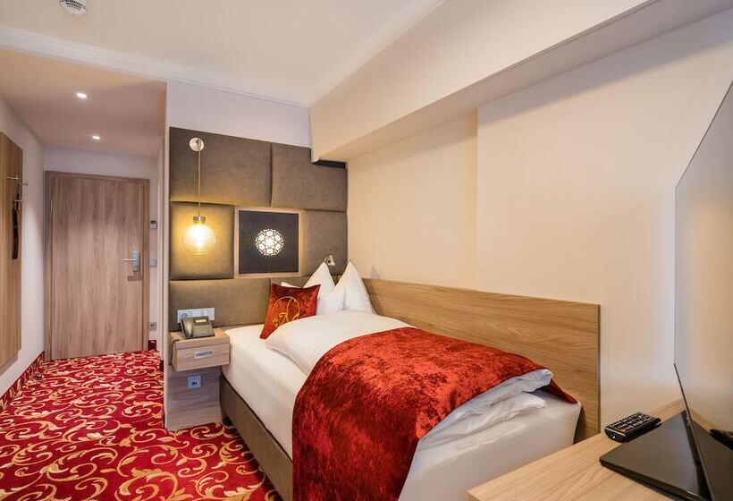 标准单人间, Norica   Thermenhotels Gastein Mit Dem Bademantel Direkt In Die Therme