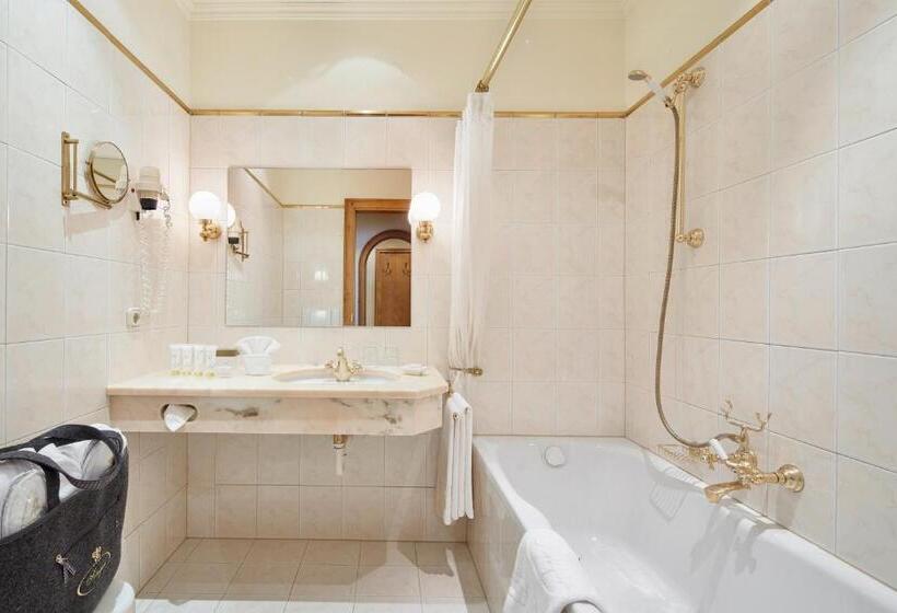 Номер Стандарт, Singer – Relais & Châteaux