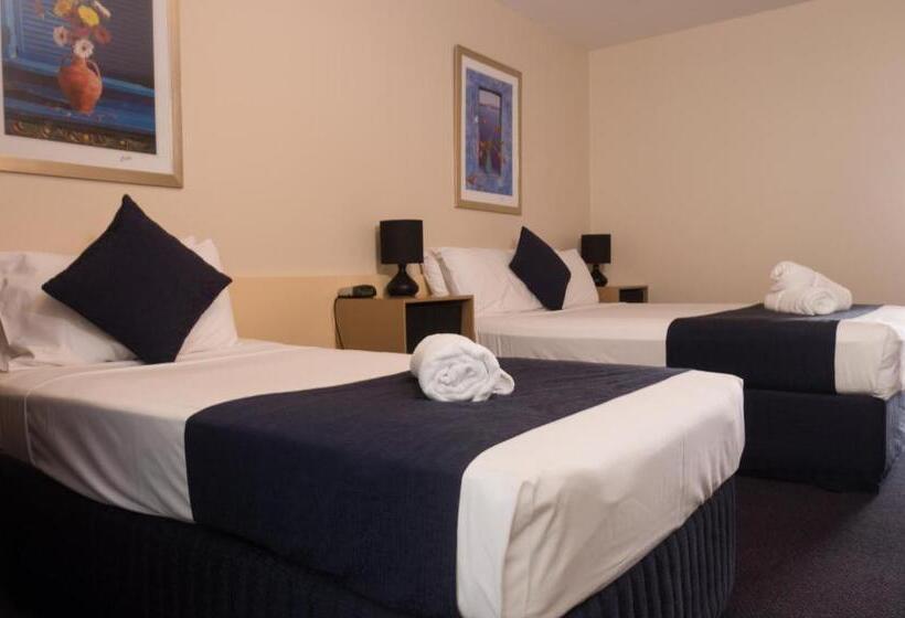 Семейный Номер, Lancaster Court Motel
