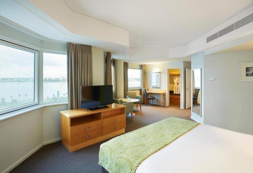 سوییت سوپریور, Novotel Perth Langley