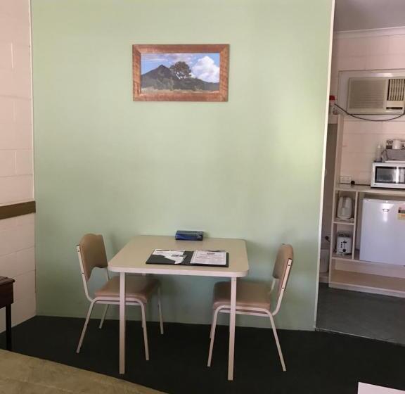 Номер Economy, The Lodge Outback Motel