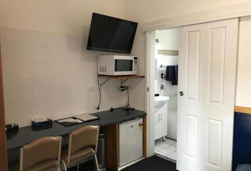 Номер Стандарт с Гидромассажем, The Lodge Outback Motel
