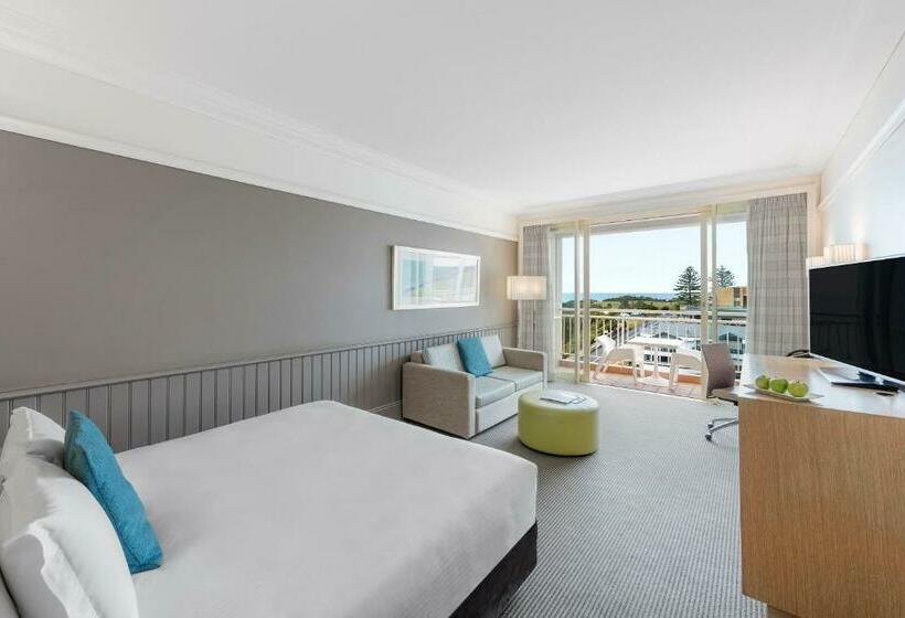 キングサイズベッドのスタンダードルーム, Crowne Plaza Terrigal Pacific, An Ihg