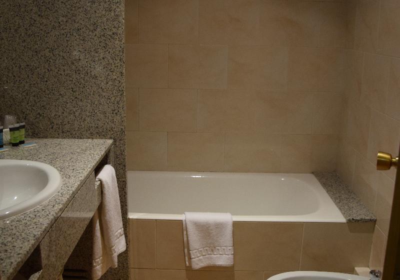 اتاق استاندارد یک نفره, Somriu Hotel City M28