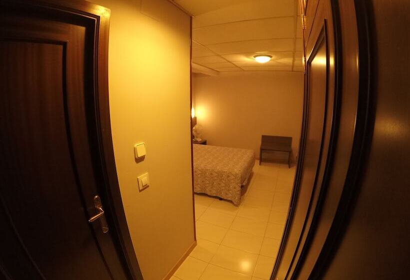 اتاق استاندارد یک نفره, Somriu Hotel City M28