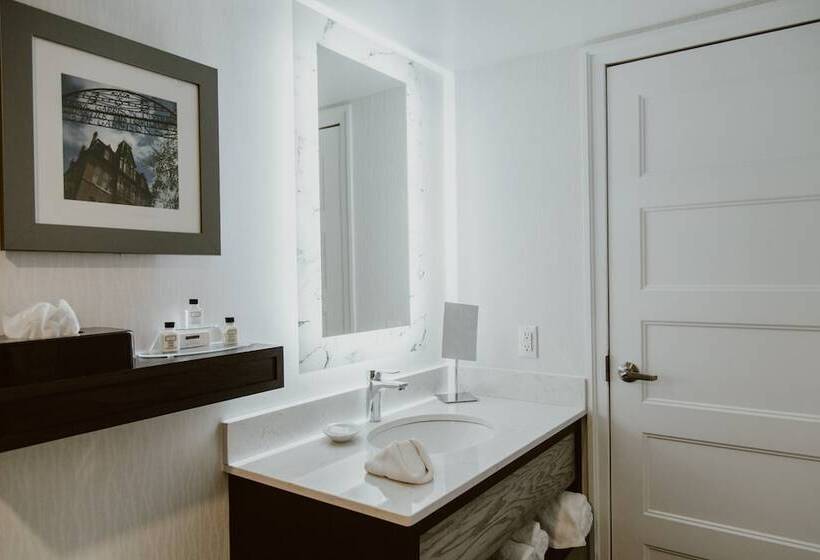 Номер Стандарт, Crowne Plaza Fredericton Lord Beaverbrook, An Ihg