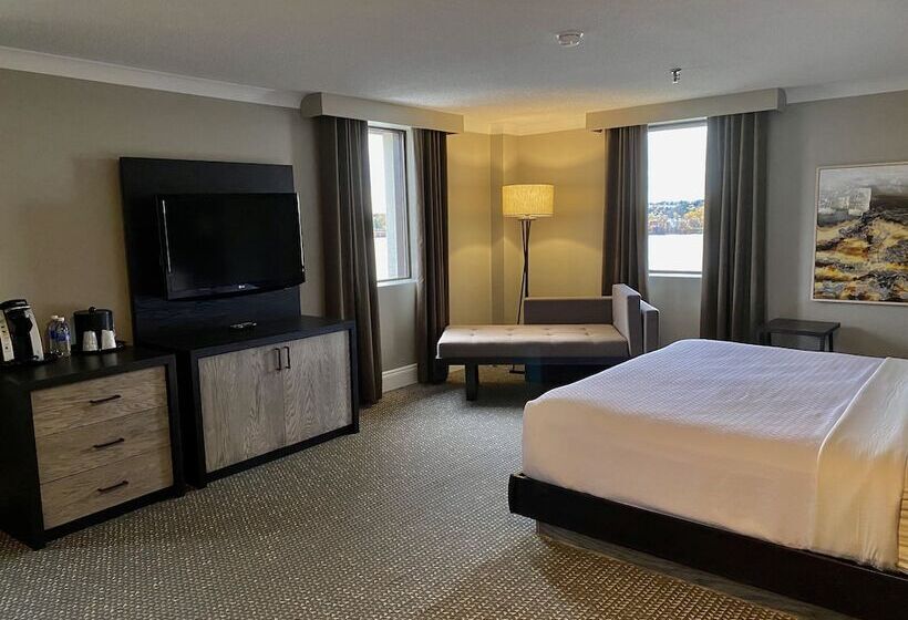 Номер Премиум, Crowne Plaza Fredericton Lord Beaverbrook, An Ihg