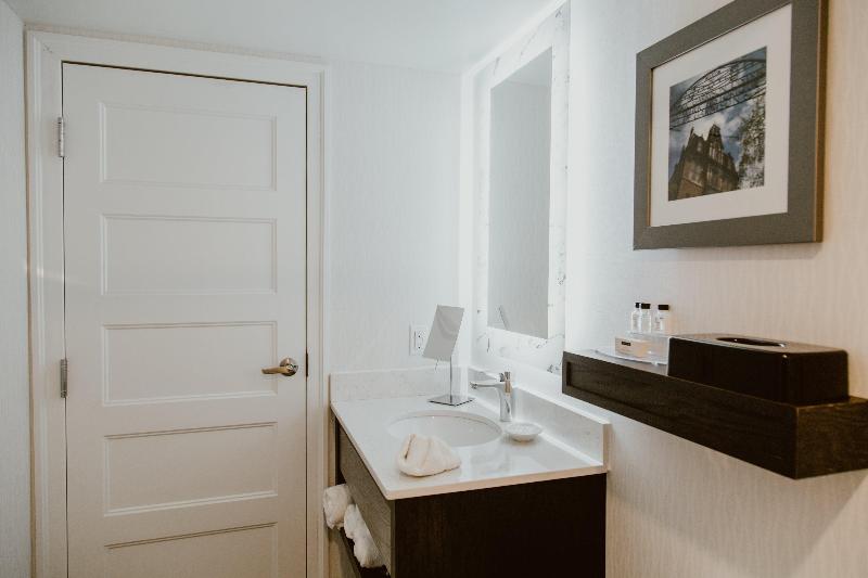 Номер Премиум, Crowne Plaza Fredericton Lord Beaverbrook, An Ihg