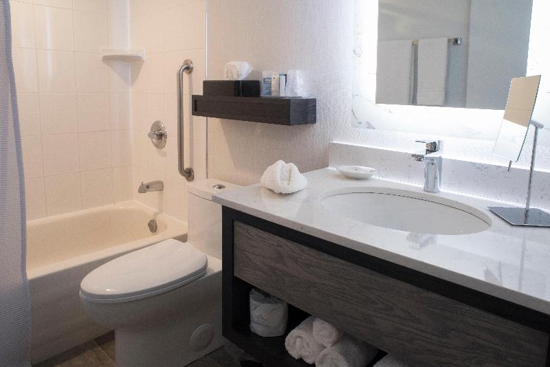Номер Премиум, Crowne Plaza Fredericton Lord Beaverbrook, An Ihg