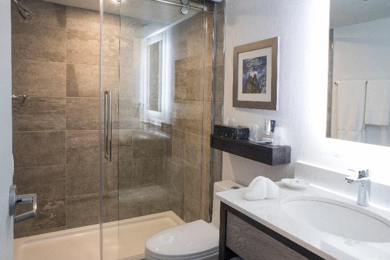 Номер Стандартный Кровать Куин, Crowne Plaza Fredericton Lord Beaverbrook, An Ihg