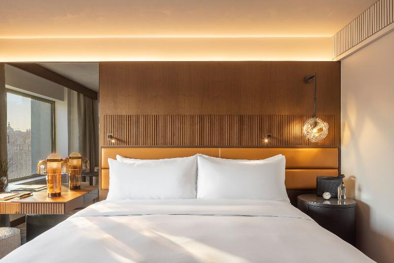 Büyük Çift Kişilik Yataklı Delüks Oda, Fairmont Golden Prague