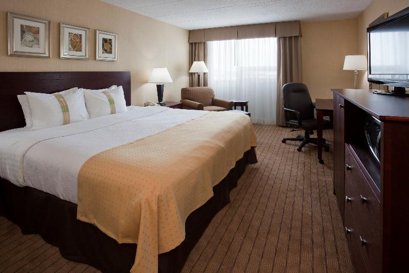 이그제큐티브 룸 킹사이즈 침대, Holiday Inn Burlington Hotel & Conference Centre, An Ihg