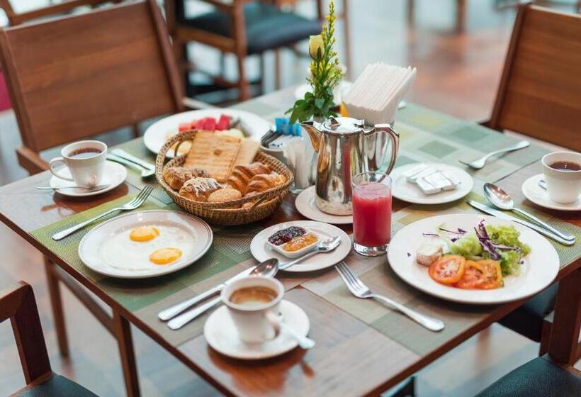 اتاق سوپریور, Inya Lake Hotel Yangon