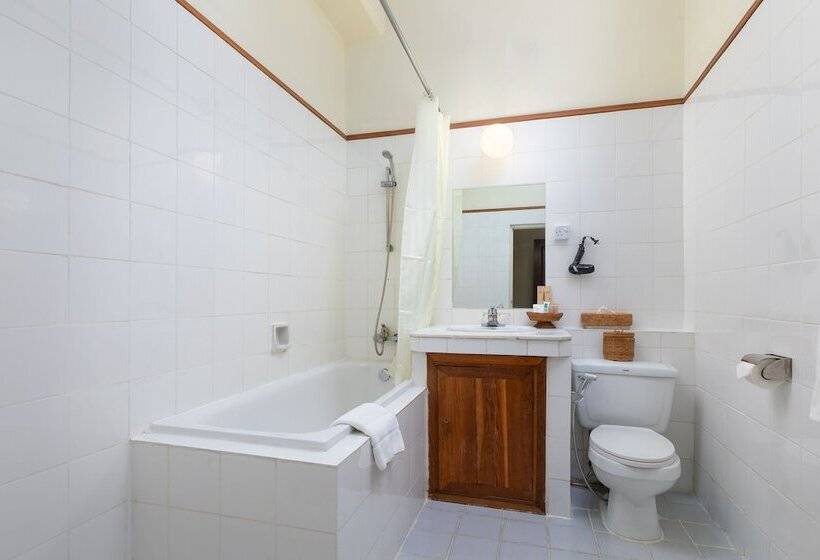 اتاق لوکس, Inya Lake Hotel Yangon