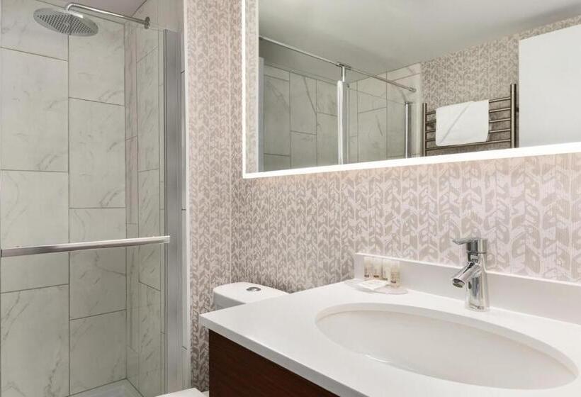 스위트 킹사이즈 침대, Days Inn By Wyndham Miramichi Nb