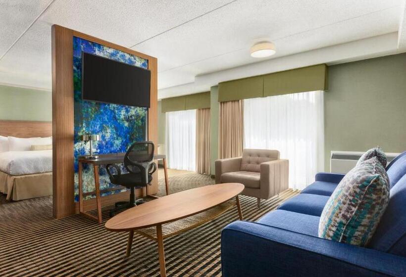 キングサイズベッドのスイートルーム, Days Inn By Wyndham Miramichi Nb