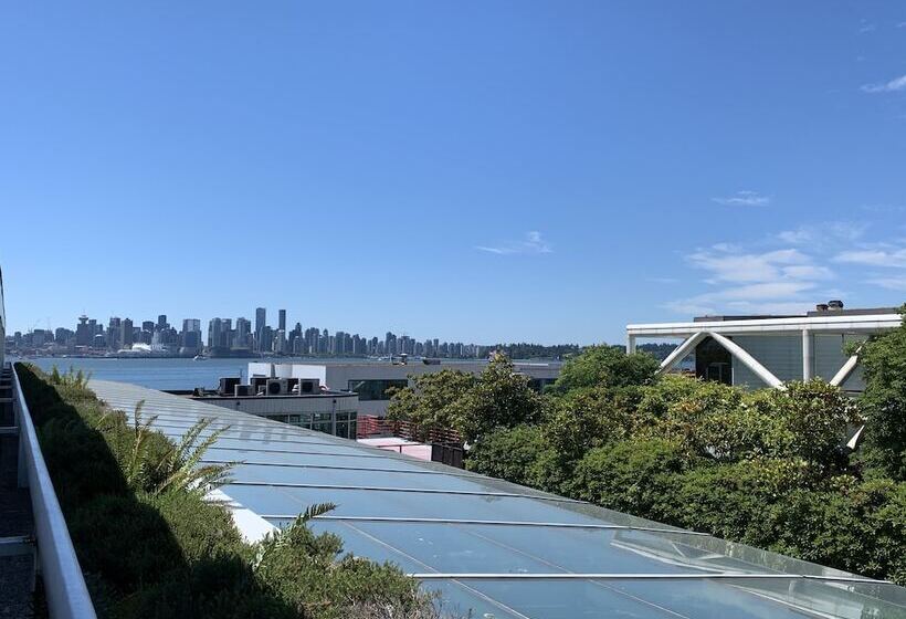 اتاق لوکس, The Lonsdale Quay