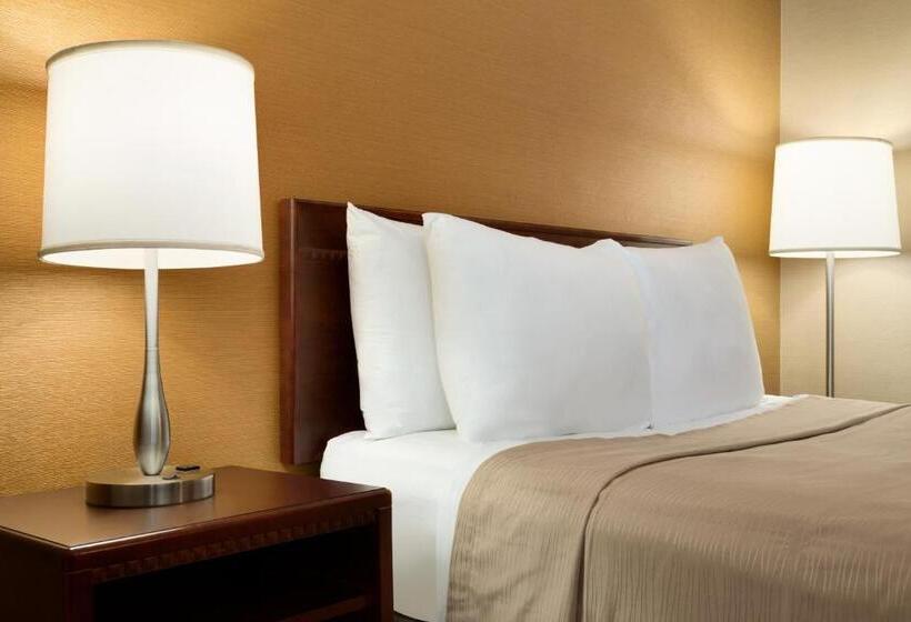 Номер Стандарт 2 Двуспальные Кровати, Travelodge By Wyndham Toronto East