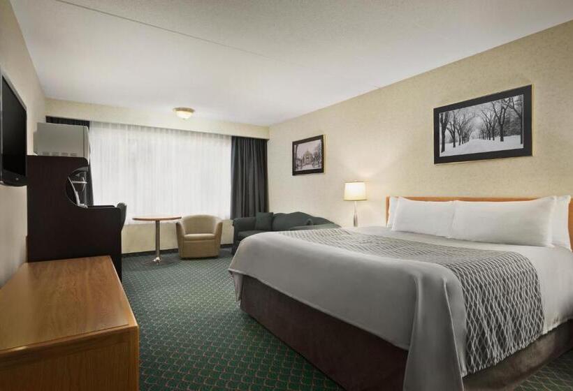 Люкс Deluxe Кровать Кинг, Travelodge By Wyndham Winnipeg East