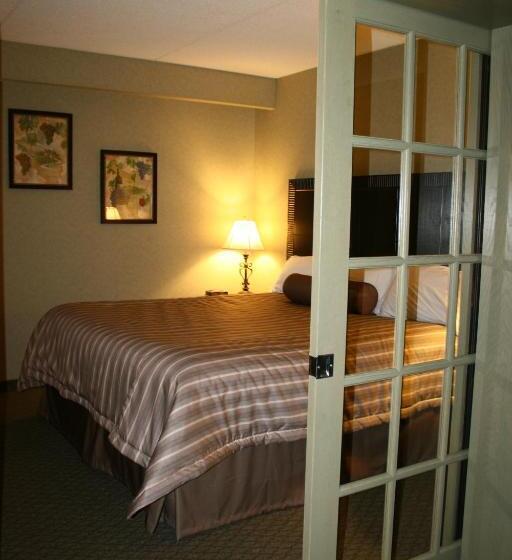 Люкс Кровать Кинг, Travelodge By Wyndham Winnipeg East