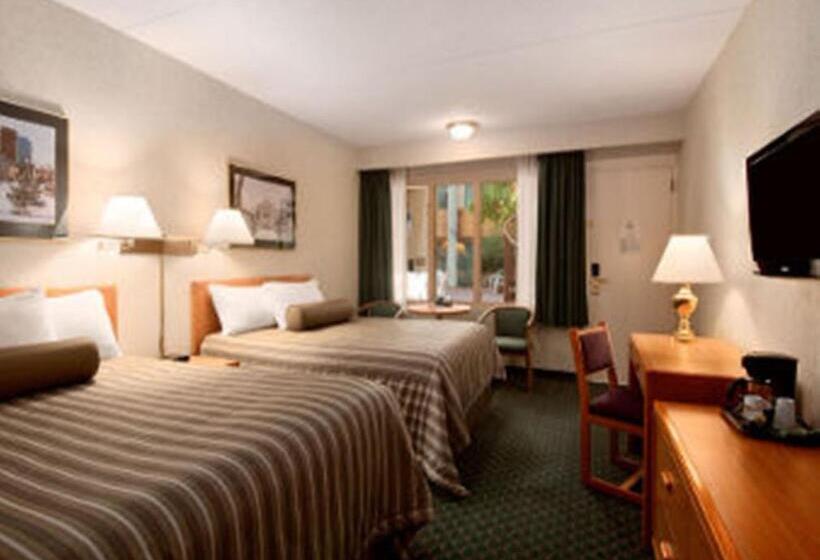 Номер Стандарт, Travelodge By Wyndham Winnipeg East