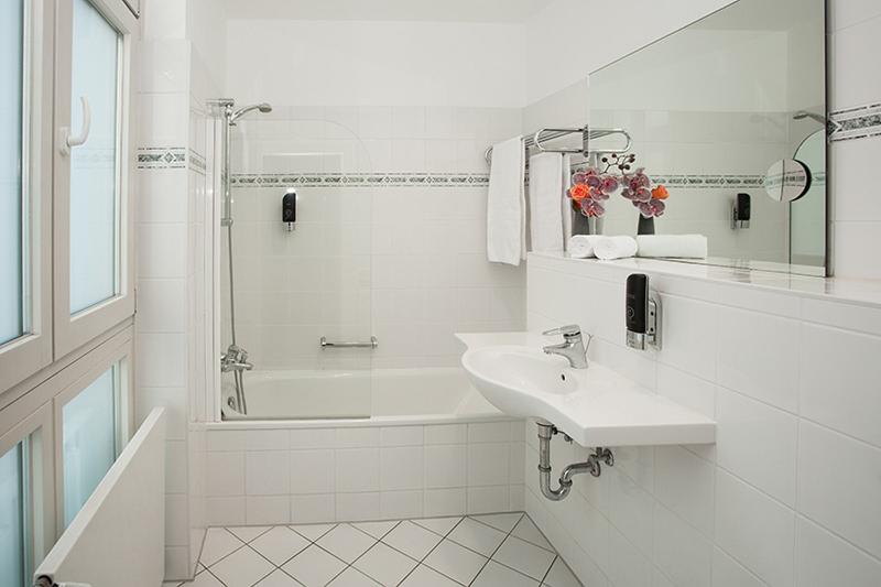 اتاق استاندارد سه نفره, Centro Hotel National Frankfurt, Trademark Collection By Wyndham