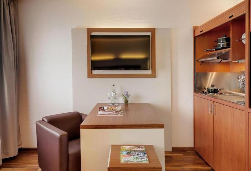Классический Номер, Newton Heilbronn