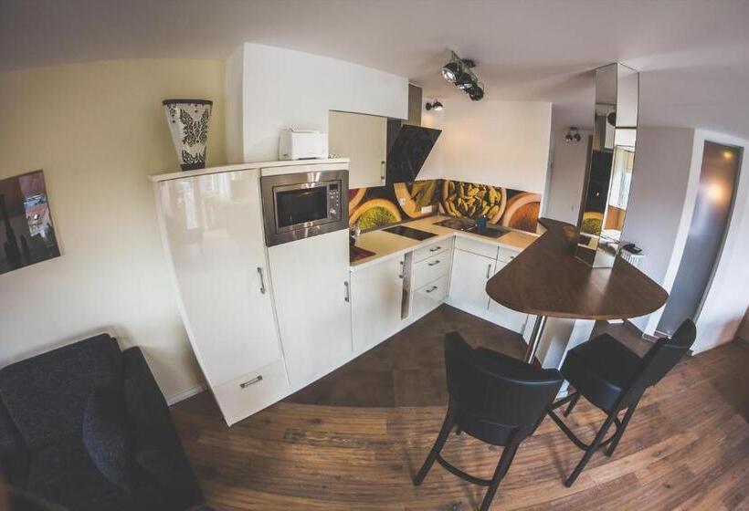 Апартаменты 1 Спальня с Балконом, Rebgarten Hotel Adler