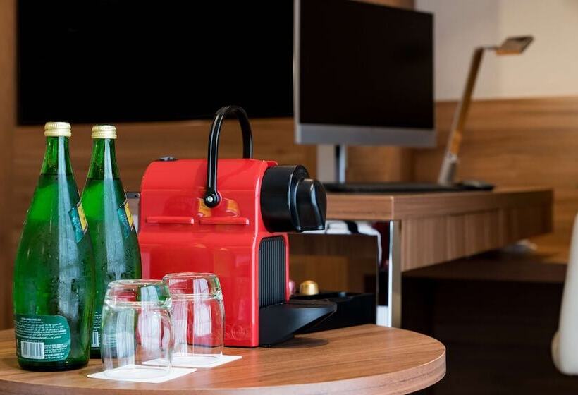 Полулюкс, Radisson Blu Hotel & Resort, Al Ain