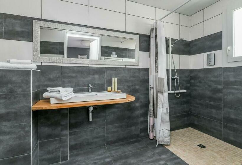 Четырехместный Номер Стандарт, Logis Hotel De France
