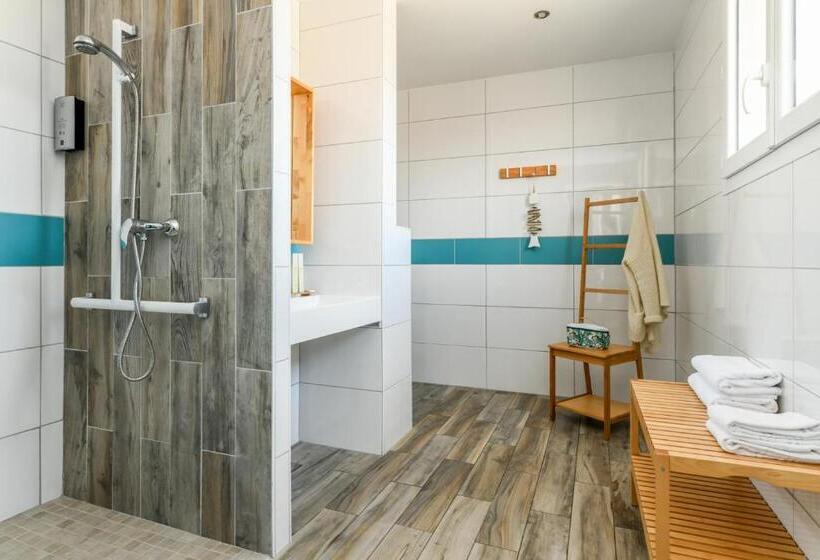 Pokój Czteroosobowy Standard, Logis Hotel De France