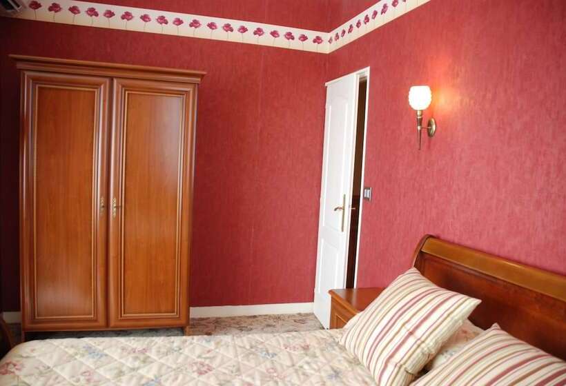Четырехместный Номер Стандарт, Hôtel Le Bellevue Montrichard 3 étoiles