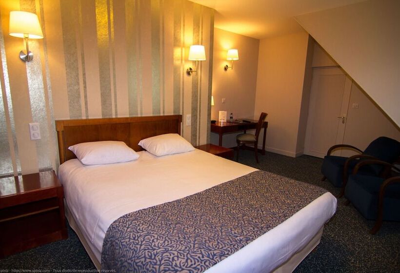 Номер Клуб, Logis Hotel Du Chateau