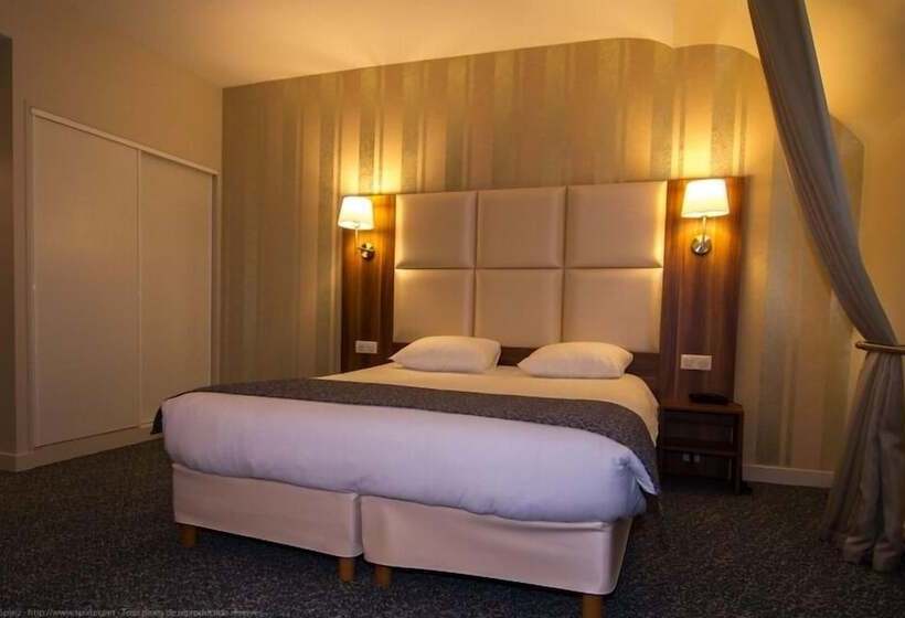 Полулюкс, Logis Hotel Du Chateau
