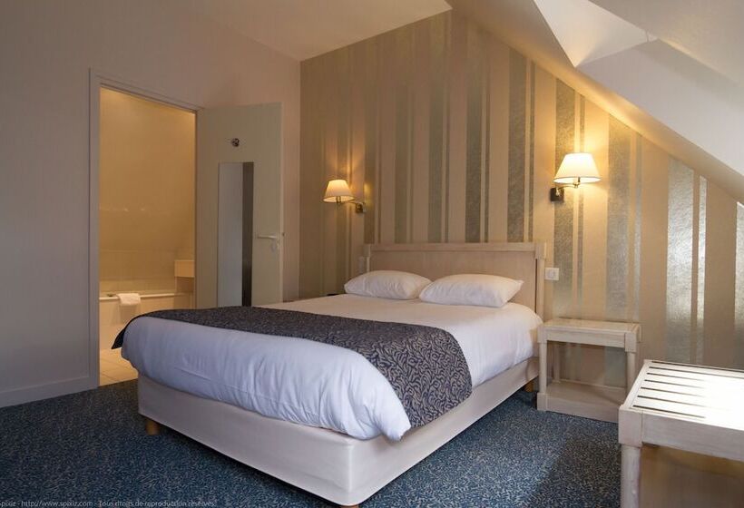 Семейный Номер, Logis Hotel Du Chateau