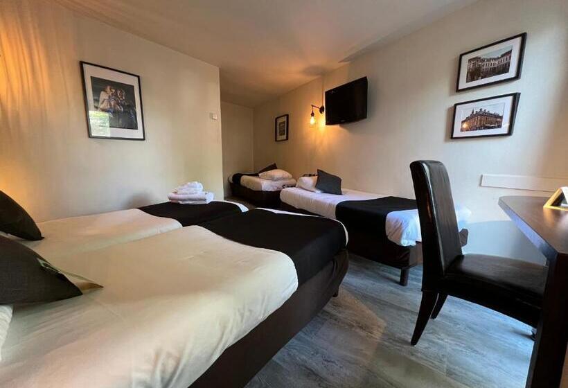 اتاق استاندارد چهارنفره با چشم‌انداز باغ, Logis Hôtel Restaurant Des Acacias Lille Tourcoing