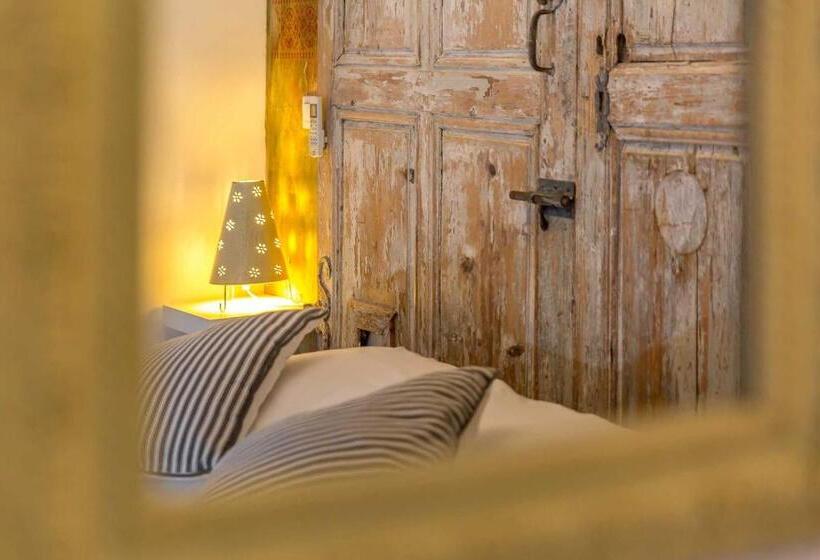 Номер Superior, The Originals Boutique, Clair Hôtel, Martigues