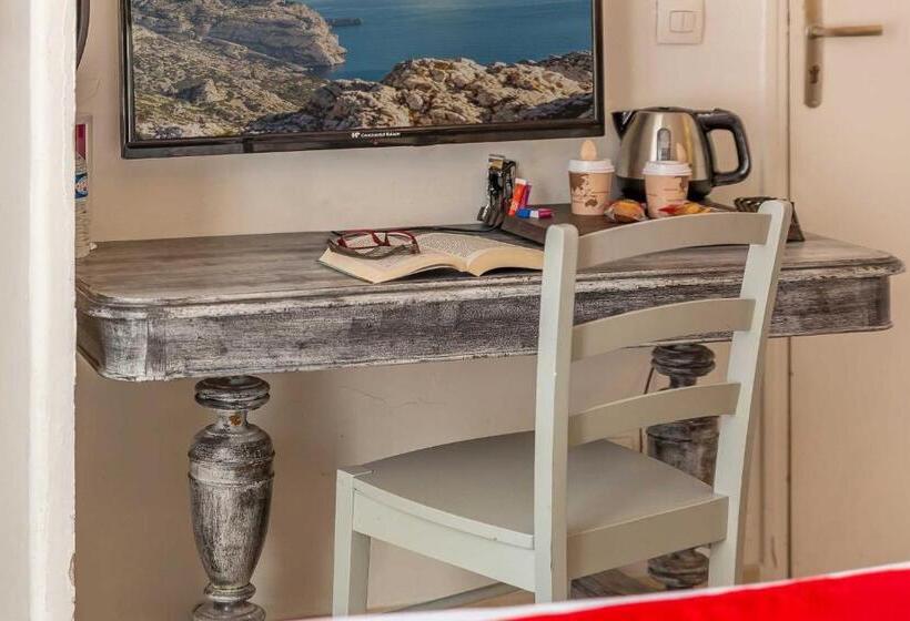 Номер Престиж, The Originals Boutique, Clair Hôtel, Martigues