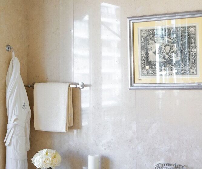 اتاق پرمیوم, Four Seasons Hotel George V Paris