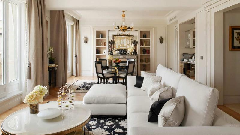 سوئیت با تخت بزرگ, Four Seasons Hotel George V Paris