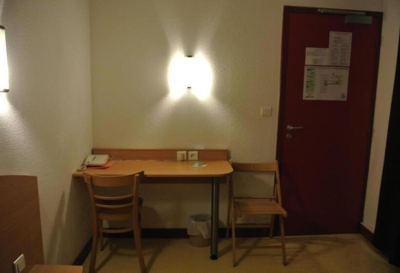 Номер Стандарт Трехместный, Hôtel De Lyon