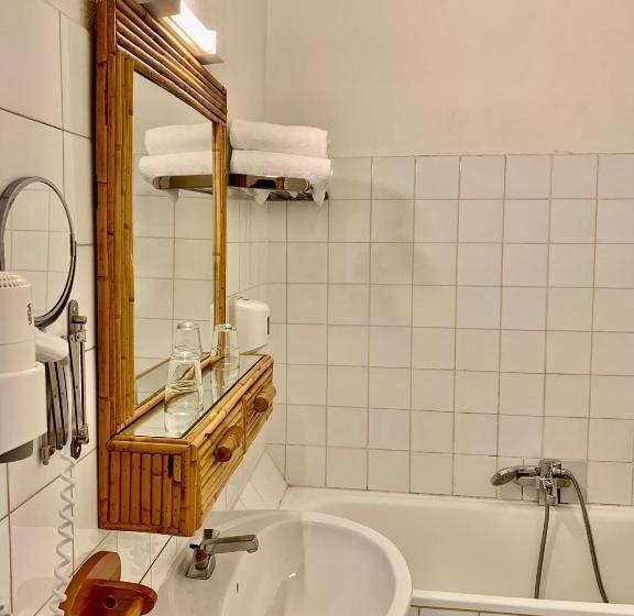 Номер Комфорт, Hôtel Lapérouse Des Cordeliers